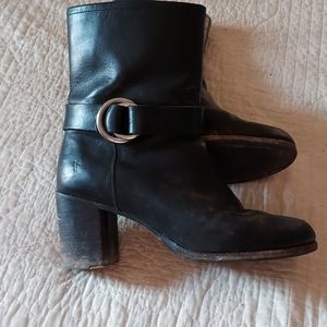 Frye black low boot. 7.5 leather